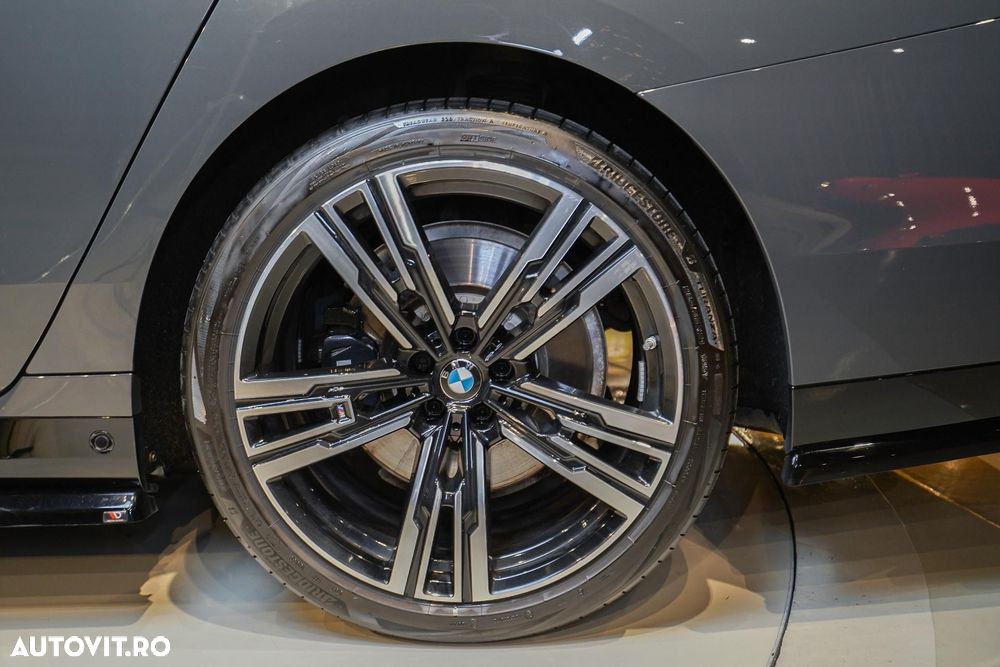 BMW Seria 7 740d xDrive MHEV - 12