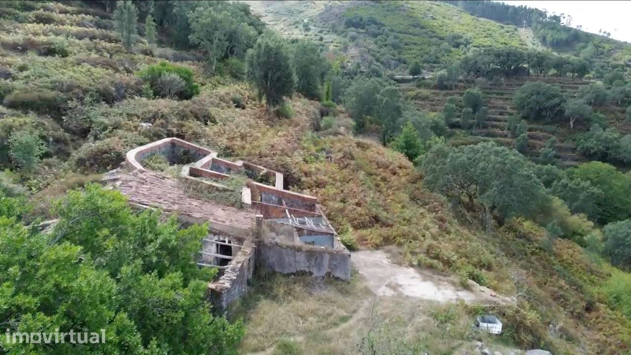 Terreno com Ruína Off-Grid e Vista Desafogada na Serra de Monchique - Grande imagem: 3/9