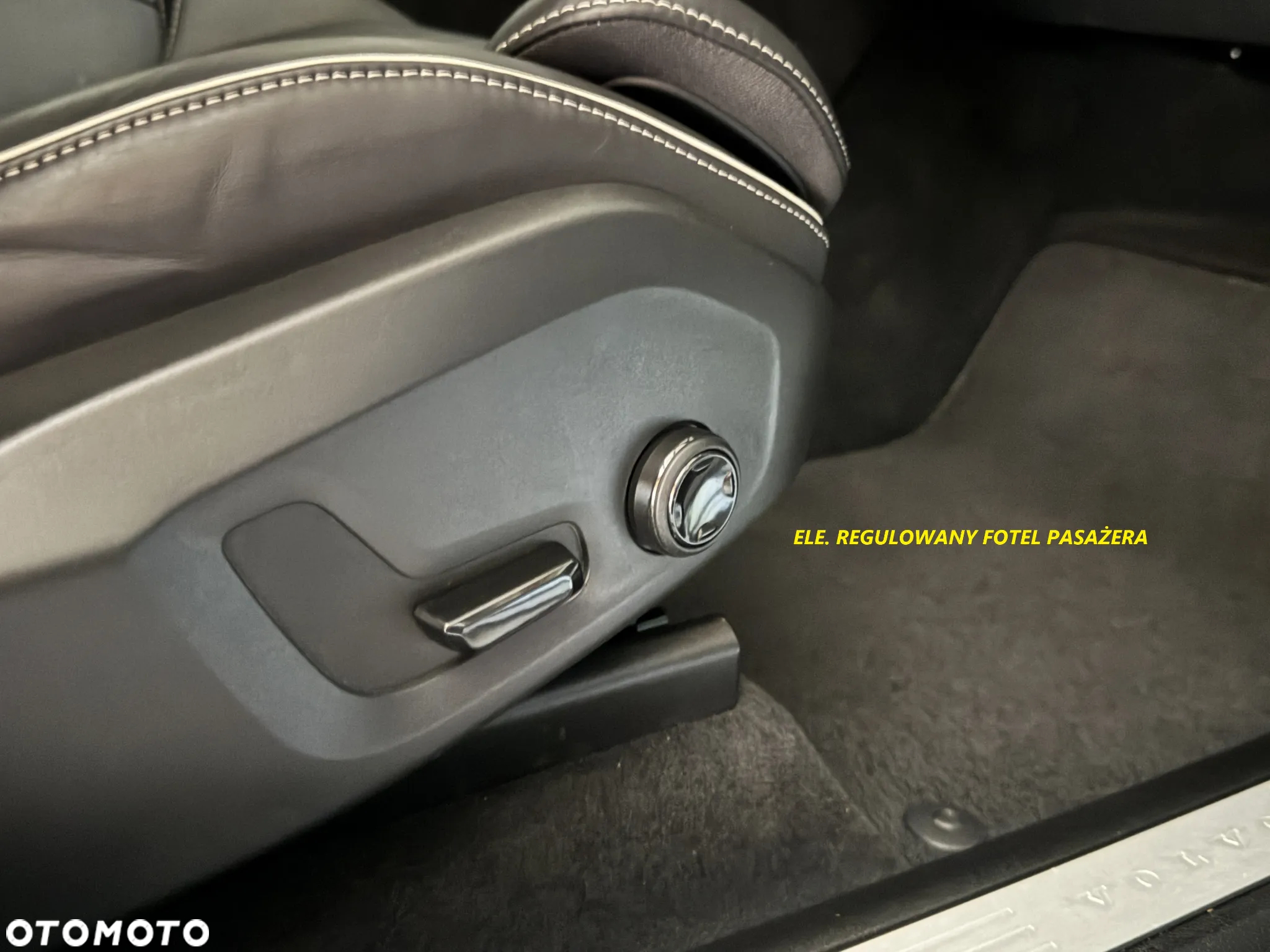 Volvo XC 60 B4 D Plus Dark - 28