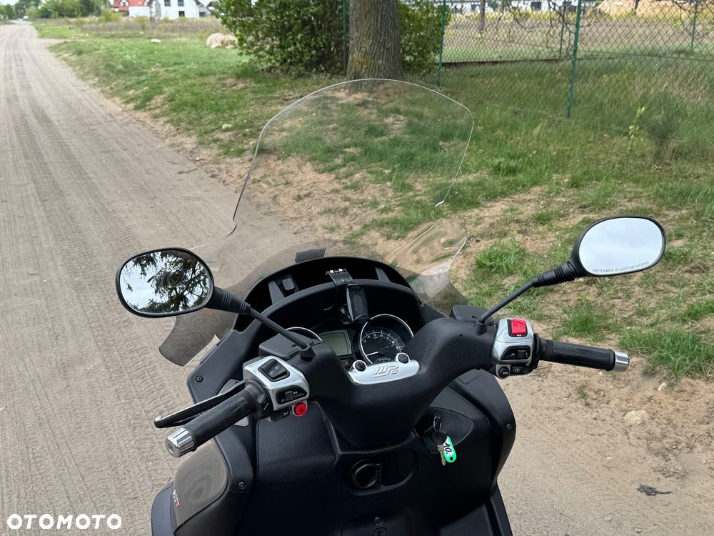 Piaggio MP-3 - 7