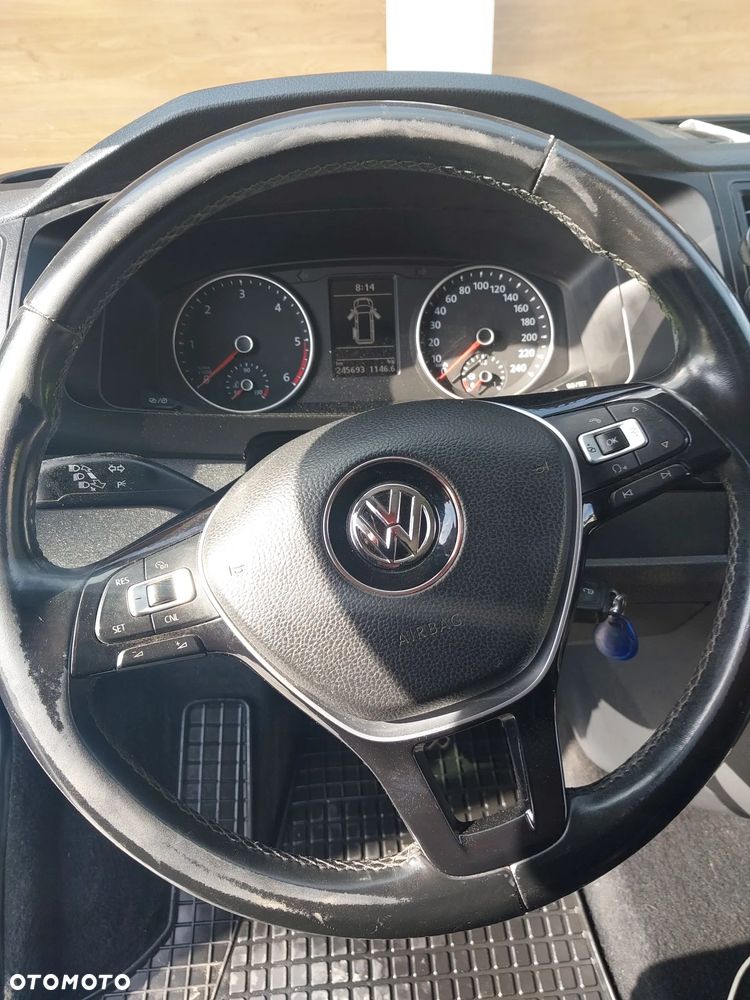 Volkswagen Caravelle - 8