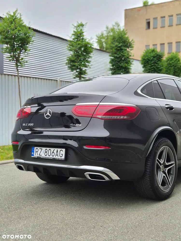 Mercedes-Benz GLC 200 4Matic 9G-TRONIC AMG Line Plus - 23