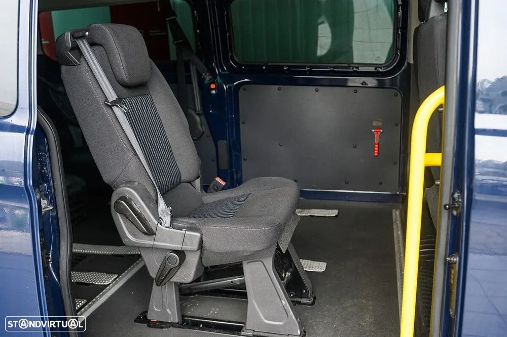 Ford Transit Custom Adaptada p/ 3 cadeiras de rodas - 20
