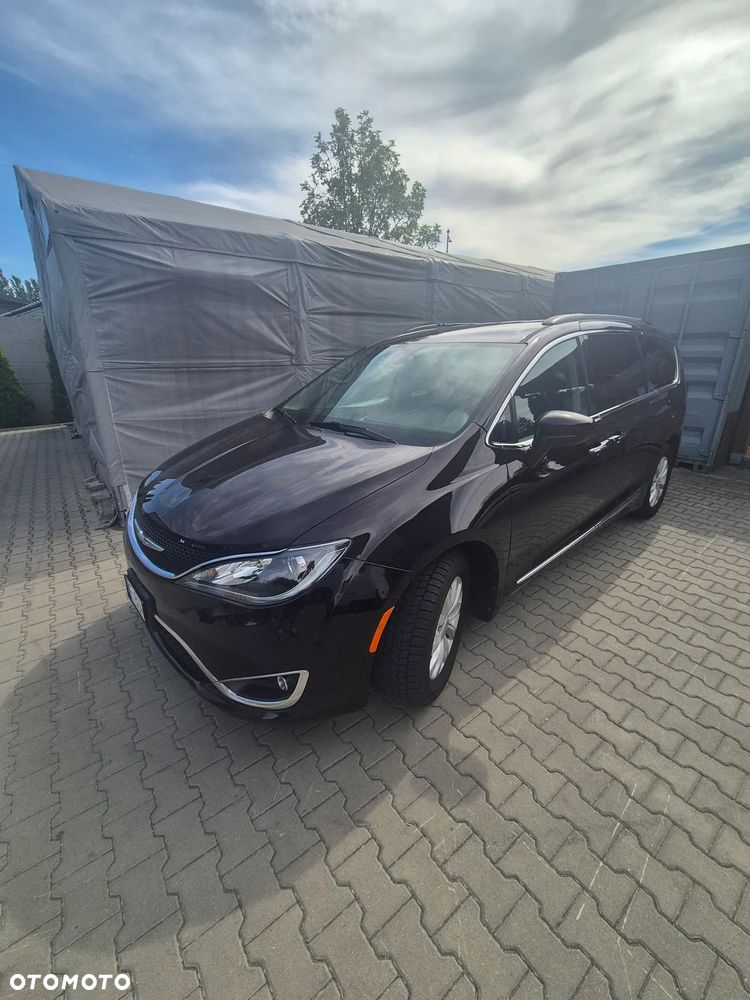 Chrysler Pacifica - 1