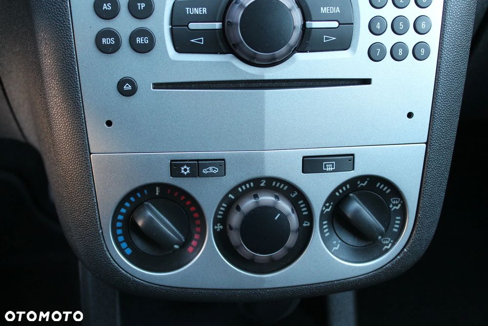 Opel Corsa 1.4 16V Active - 26