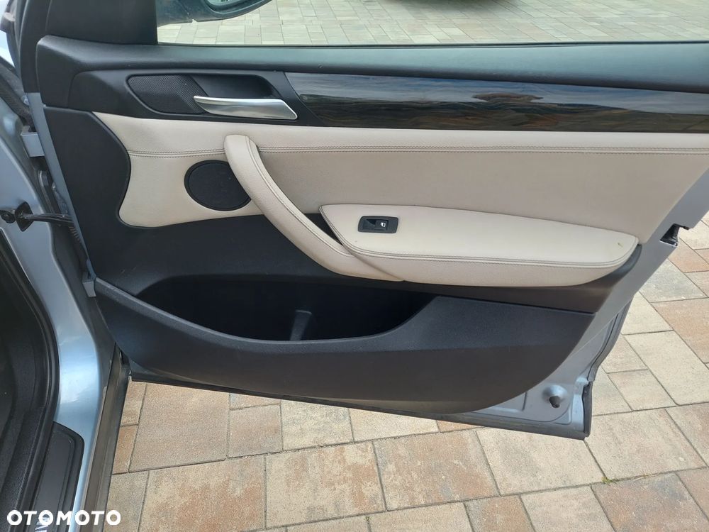 BMW X3 xDrive20i Advantage - 25