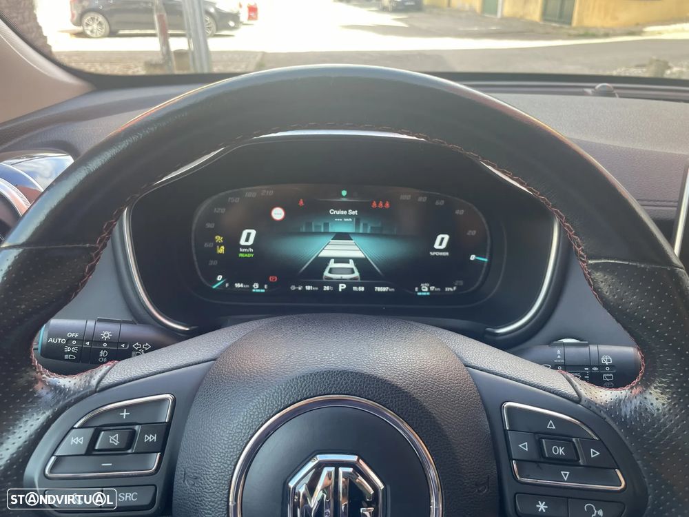 MG EHS Luxury - 23