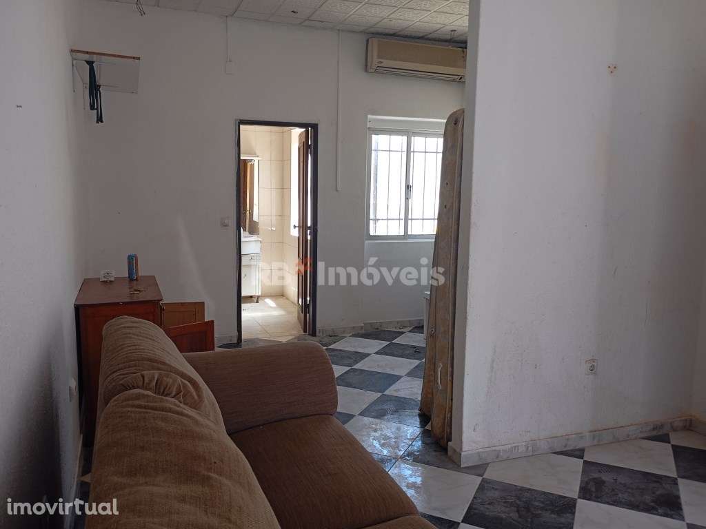 Moradia térrea no centro do Entroncamento - Grande imagem: 2/18