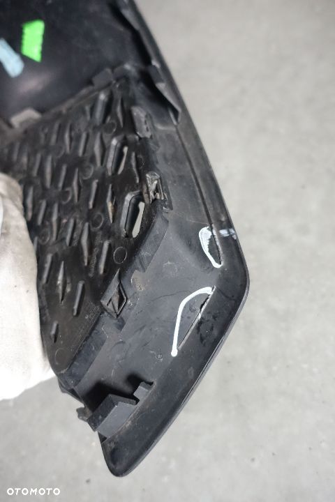 KRATKA ZDERZAKA LEWA AUDI A4 B9 S-LINE 8W0 - 5