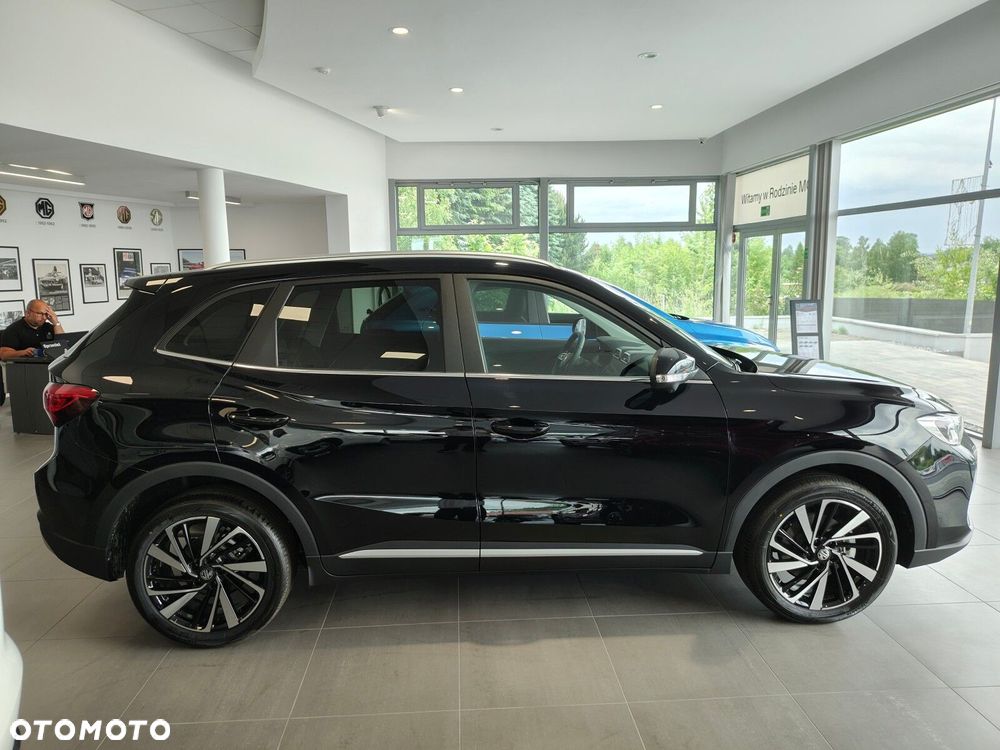 MG ZS Hybrid+ - 10