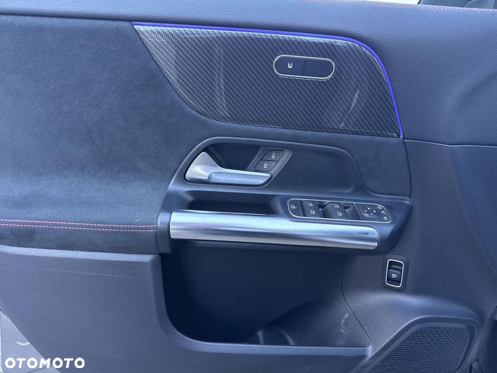 Mercedes-Benz GLA - 9