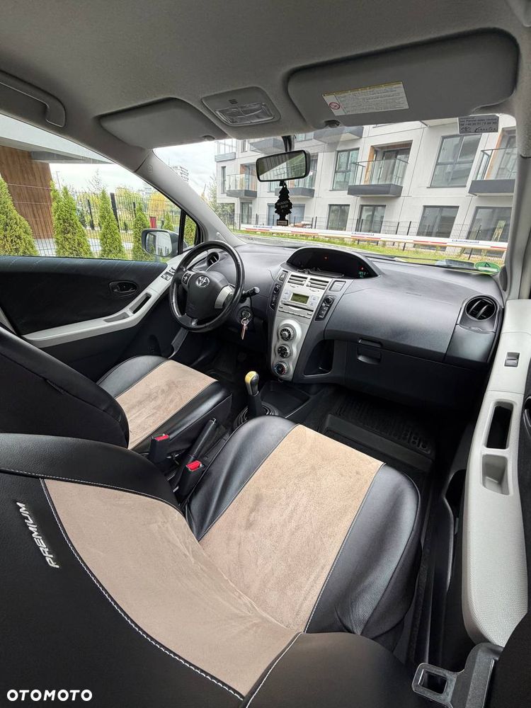 Toyota Yaris 1.3 Prestige - 7