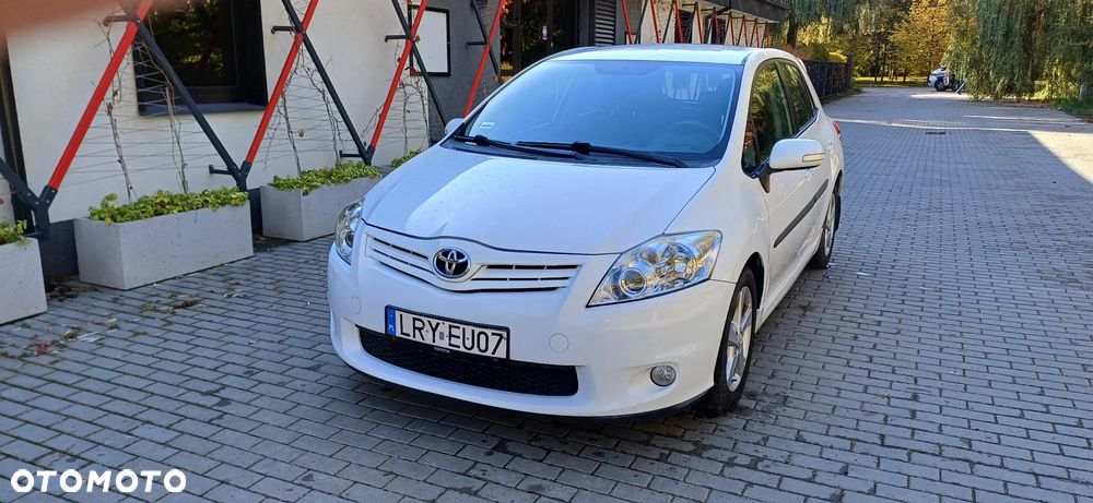 Toyota Auris 2011 photo 2