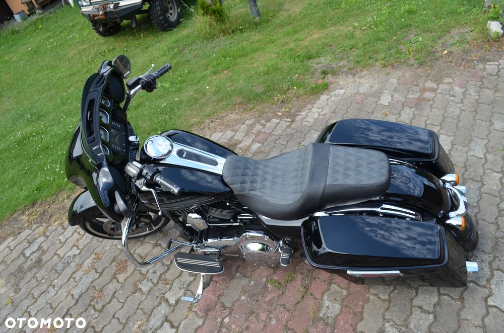 Harley-Davidson Touring Street Glide - 32