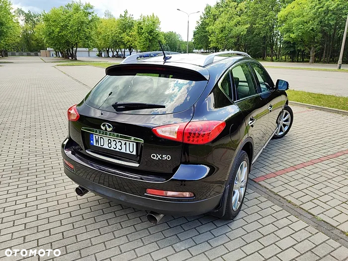 Infiniti Q50 - 11