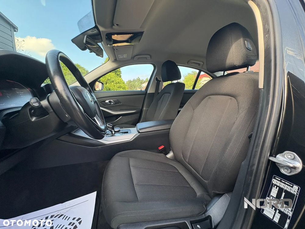 BMW Seria 3 320d mHEV - 20