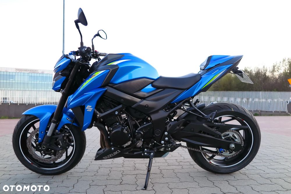 Suzuki GSX - 6