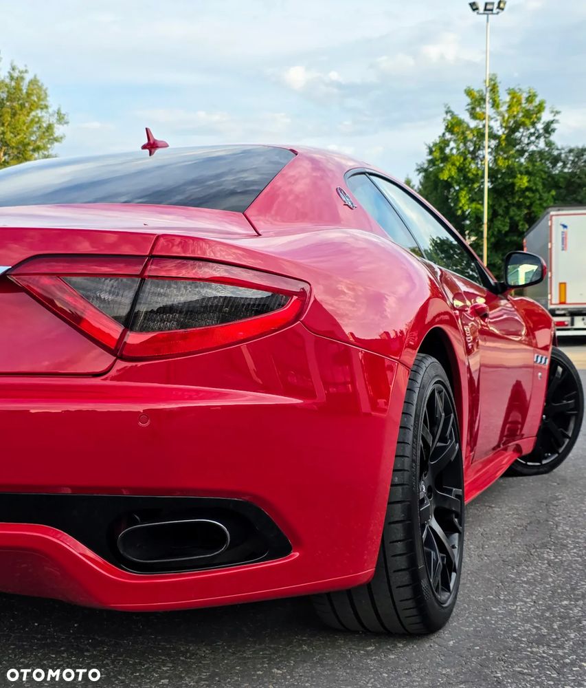 Maserati GranTurismo S Automat - 31