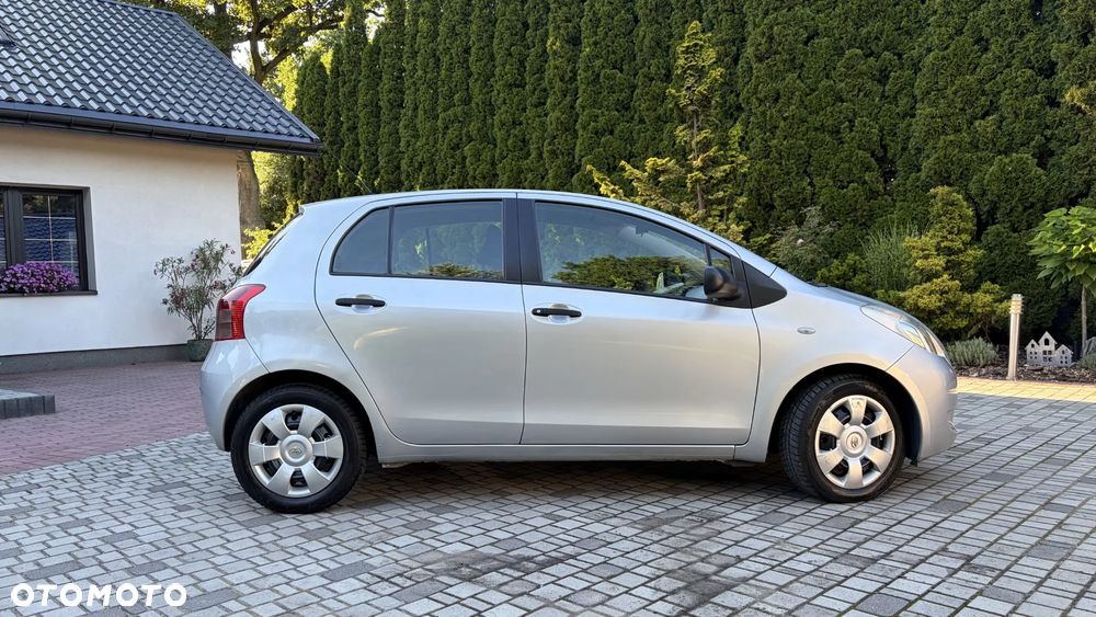 Toyota Yaris 1.3 Luna A/C - 11