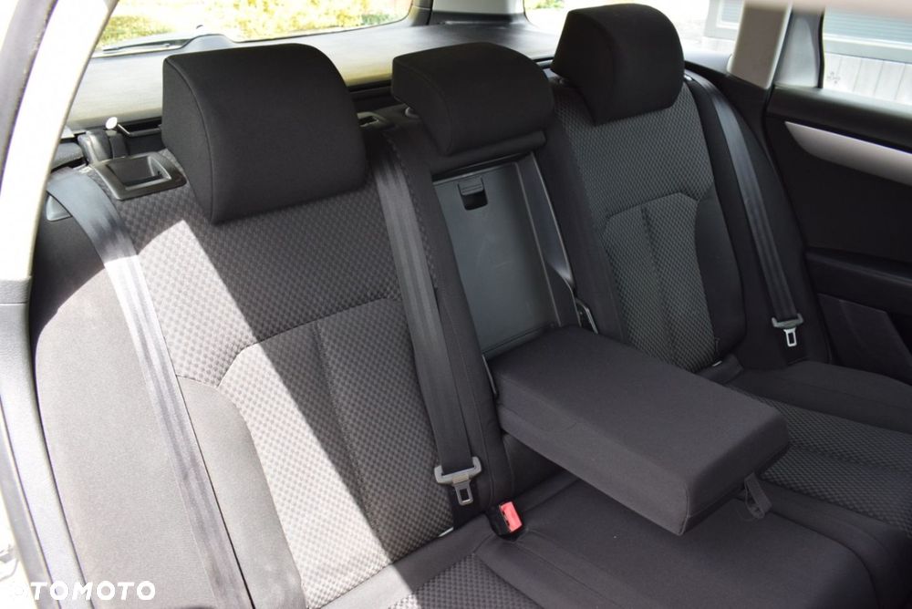 Volkswagen Passat - 23