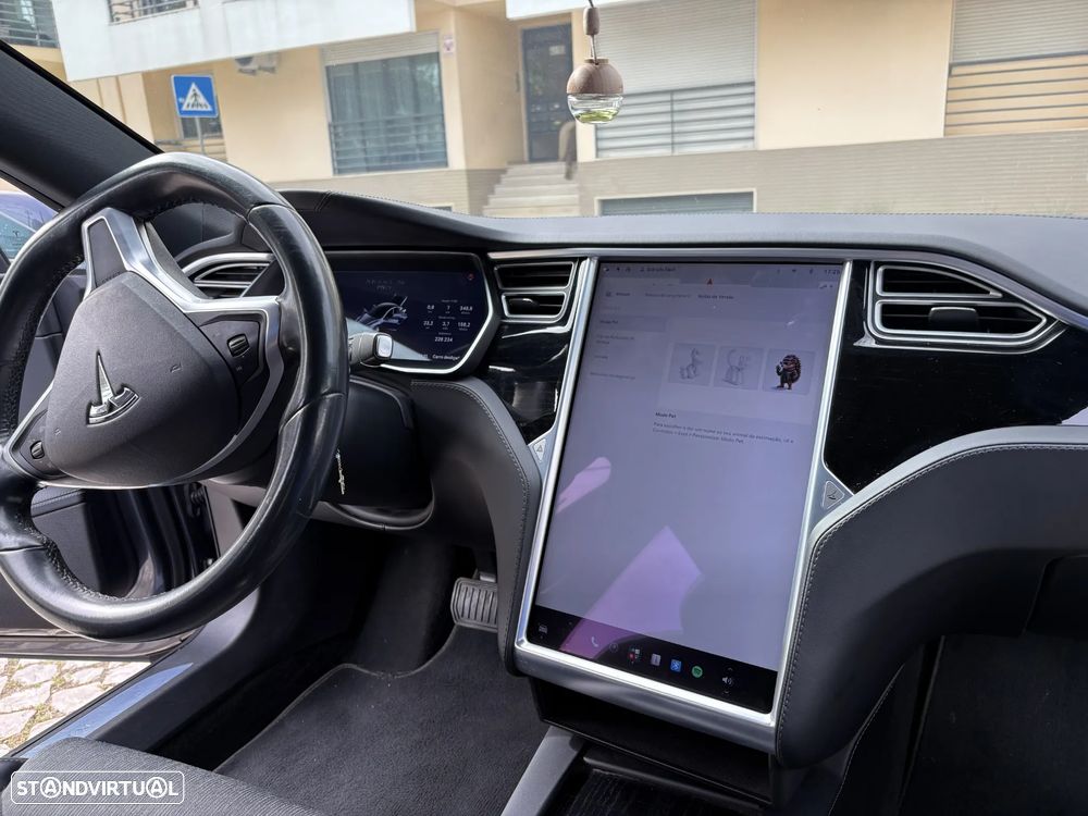 Tesla Model S - 13