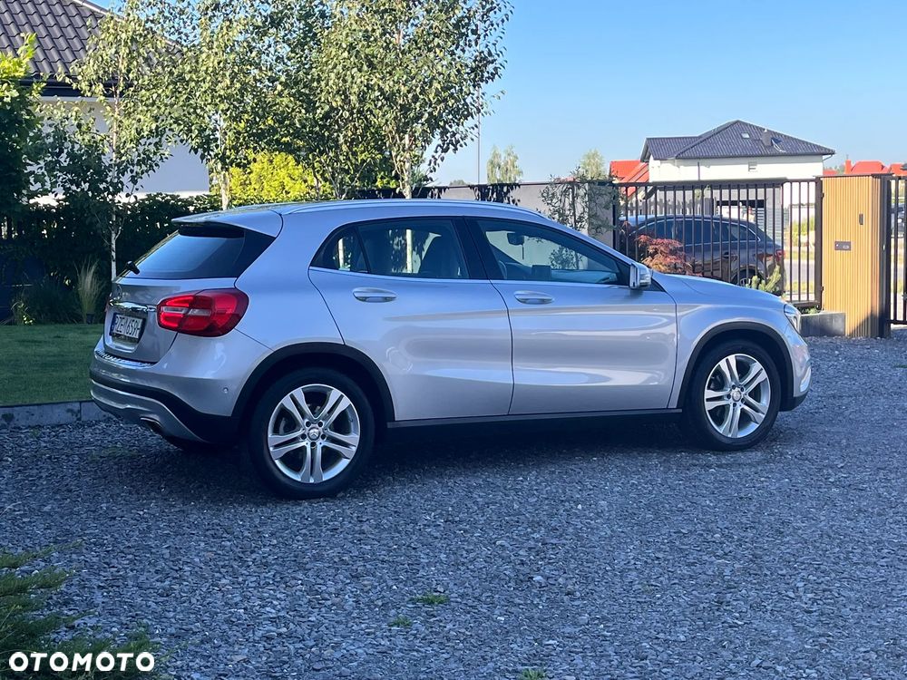 Mercedes-Benz GLA 180 - 24
