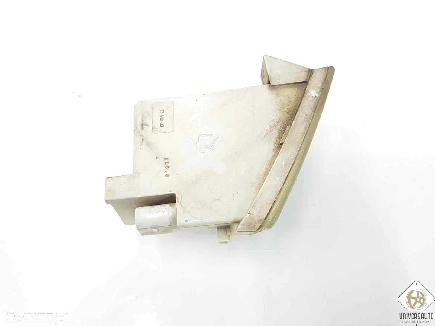 FAROL NEVOEIRO DIREITO SKODA FABIA I 2000 - 2