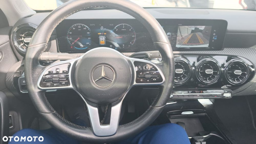 Mercedes-Benz Klasa A 180 d 8G-DCT Lim Entry - 14