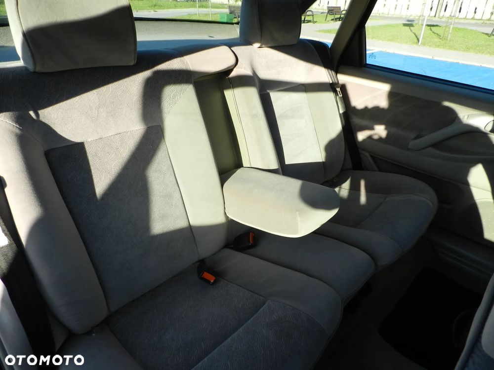Volkswagen Passat - 28