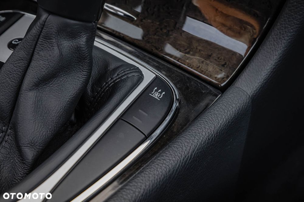 Mercedes-Benz Klasa E 500 4-Matic T Avantgarde - 17