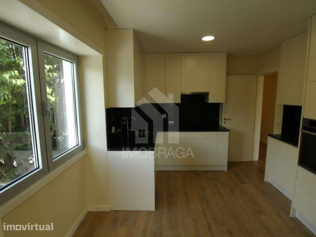 Apartamento T3 Remodelado para Arrendamento no Centro da Cidade - Grande imagem: 2/47
