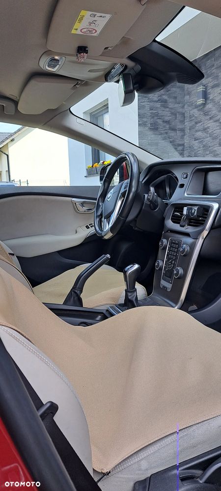 Volvo V40 D4 Drive-E Momentum - 8