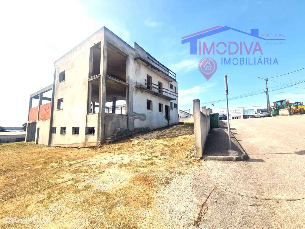 Armazém na zona industrial de Pedrogão Grande - Grande imagem: 5/22