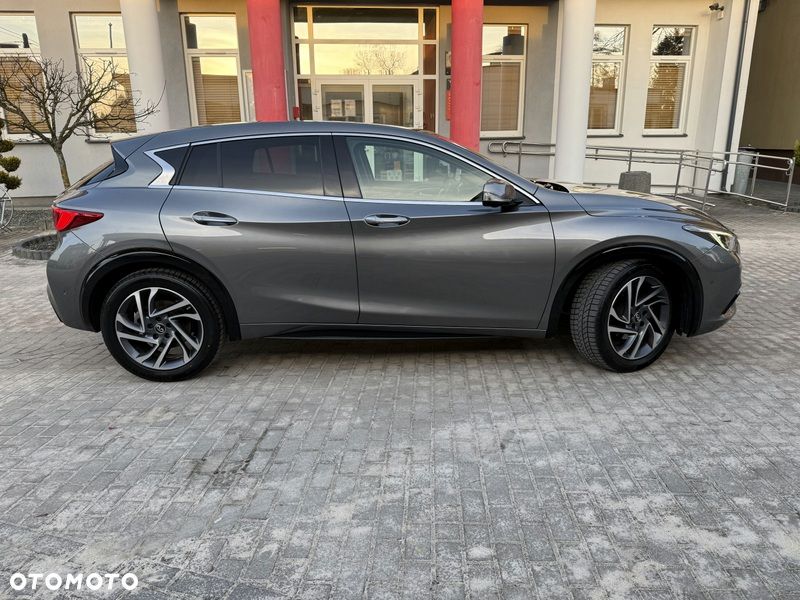 Infiniti Q30 1.6t Premium Tech 7DCT - 5