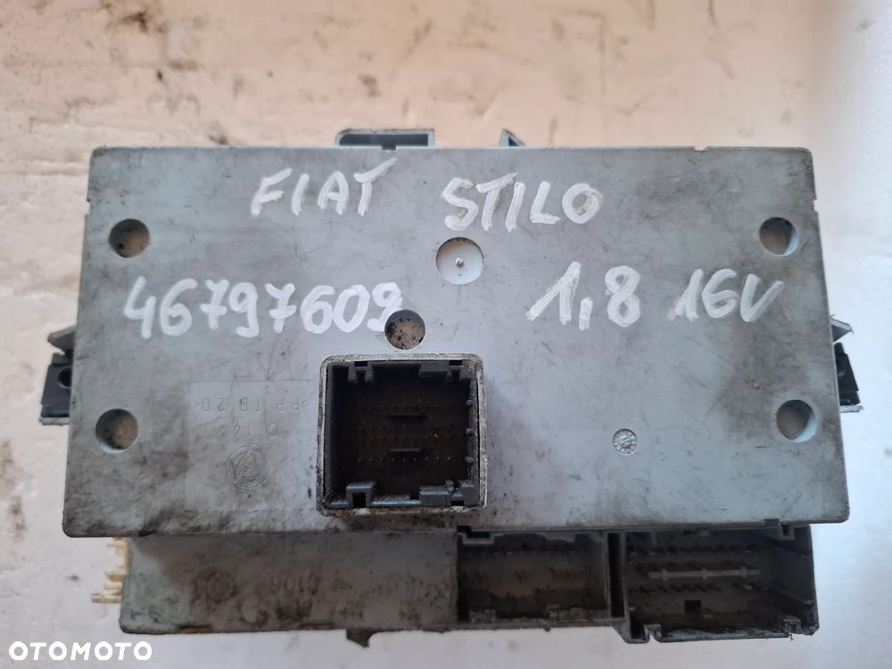 FIAT STILO skrzynka bezpieczników 46797609 - 1