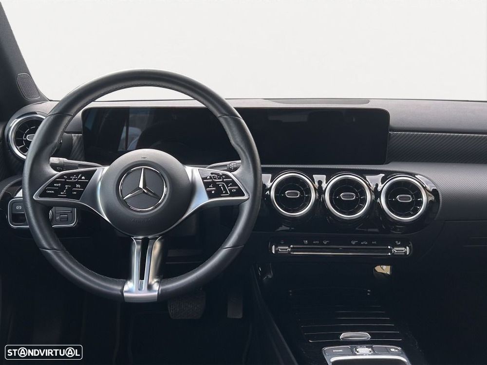 Mercedes-Benz A 180 Limousine d - 12