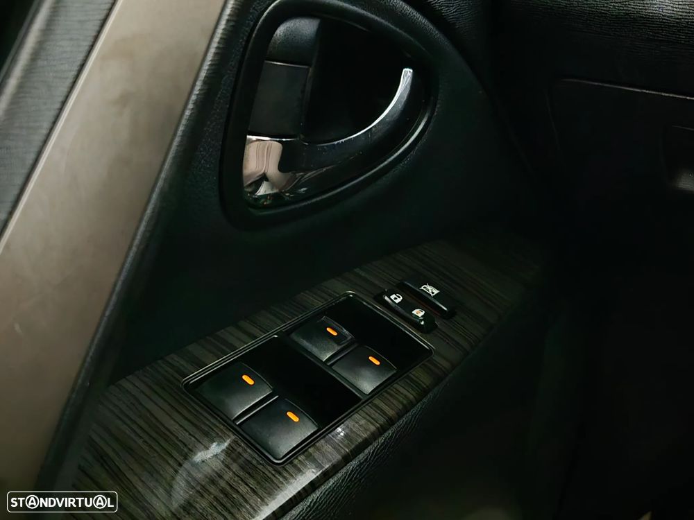 Toyota Avensis SW 2.0 D-4D Exclusive - 20