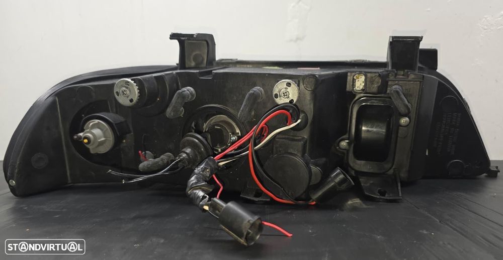 FAROL ESQUERDO BMW SERIE 5 TOURING E39 - 2