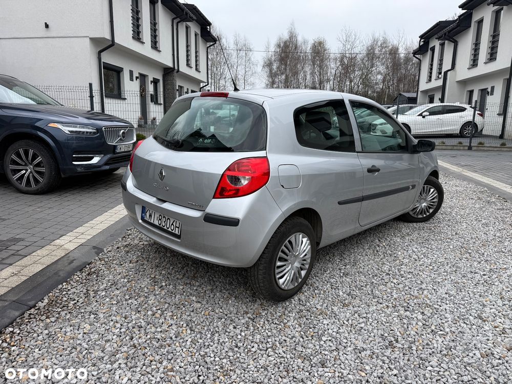 Renault Clio 1.4 16V Privilege - 5