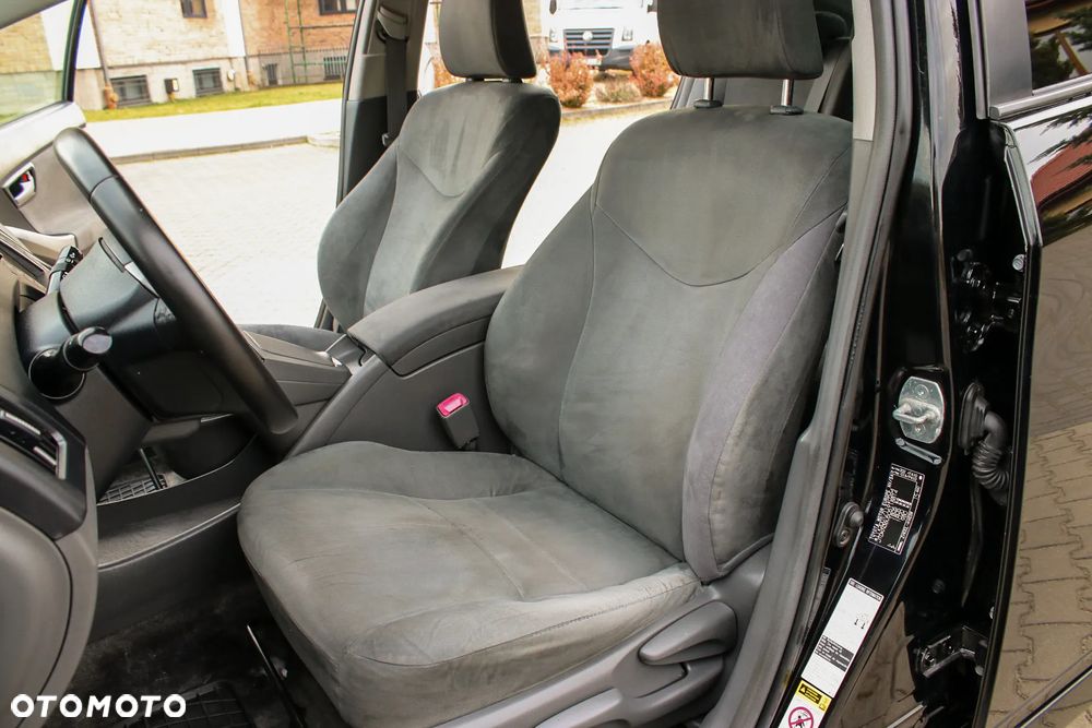 Toyota Prius (Hybrid) Executive - 32