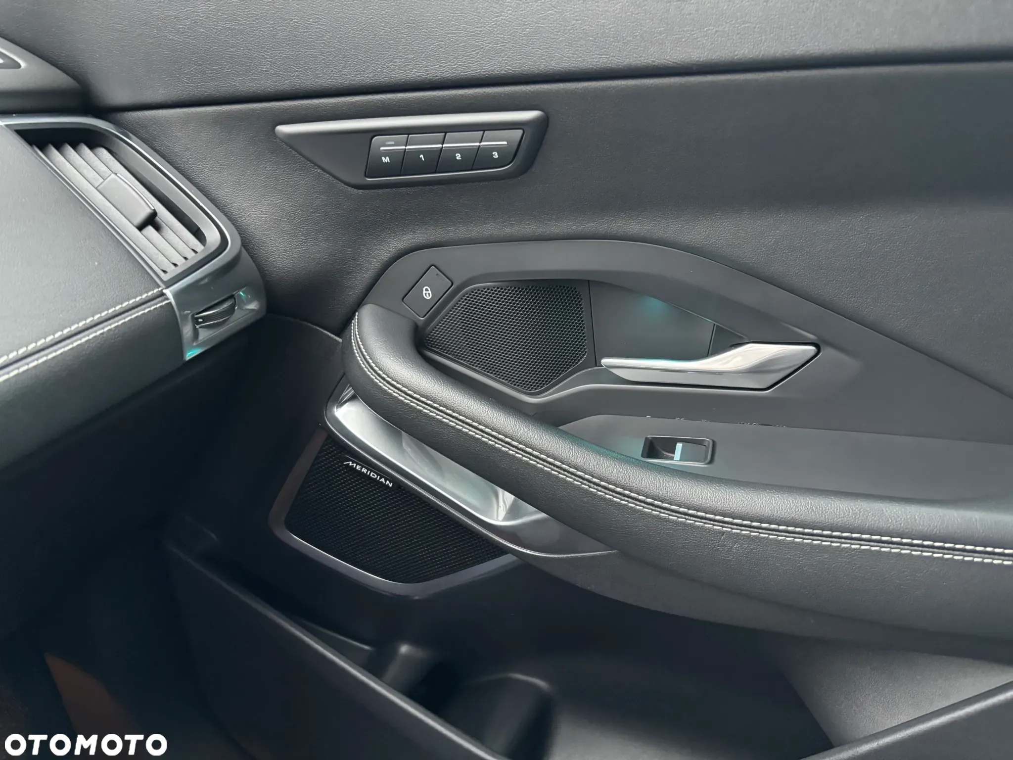 Jaguar E-Pace - 30