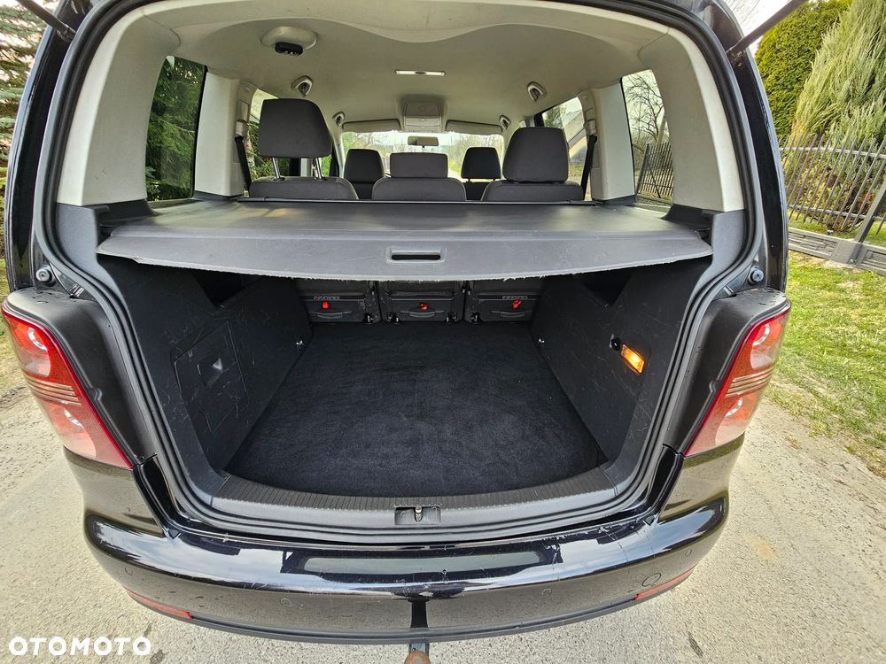 Volkswagen Touran 2.0 TDI DPF Highline - 16