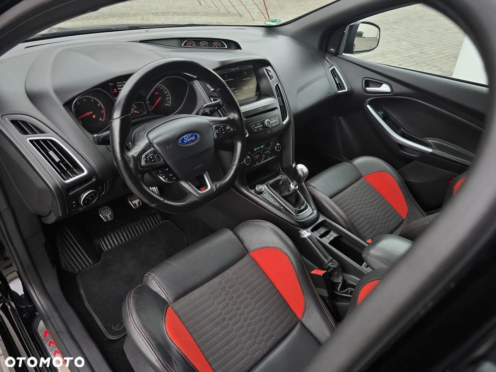 Ford Focus 2.0 EcoBoost ST mit Leder-Exclusiv-Paket - 13
