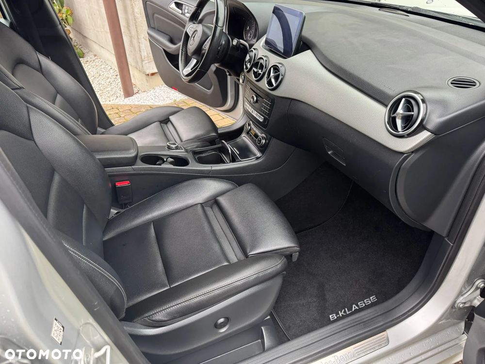 Mercedes-Benz Klasa B 250 4Matic 7G-DCT UrbanStyle Edition - 19