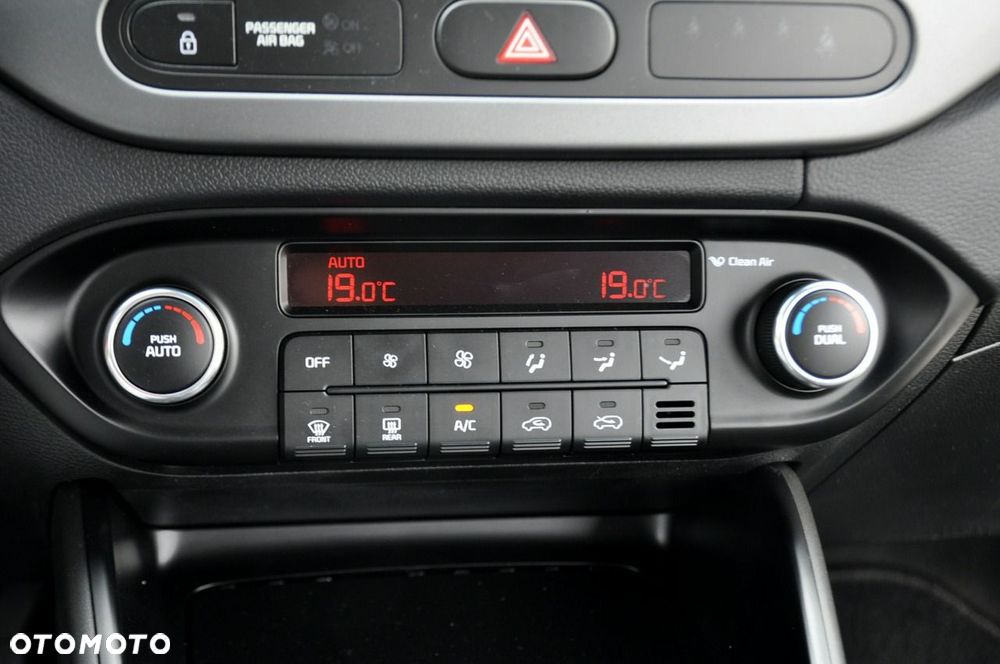 Kia Carens - 33