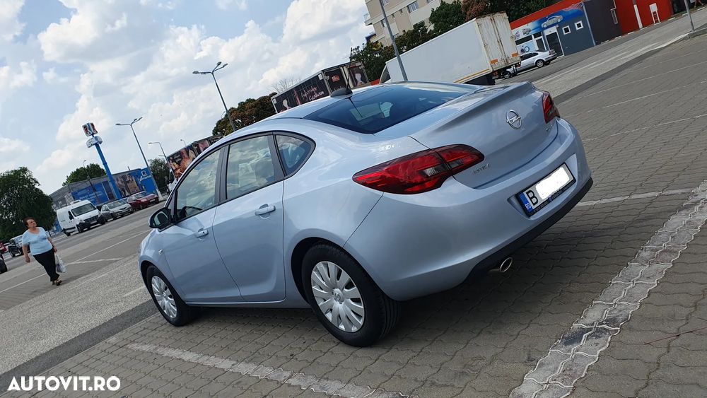 Opel Astra 1.6 TWINPORT ECOTEC Essentia - 12