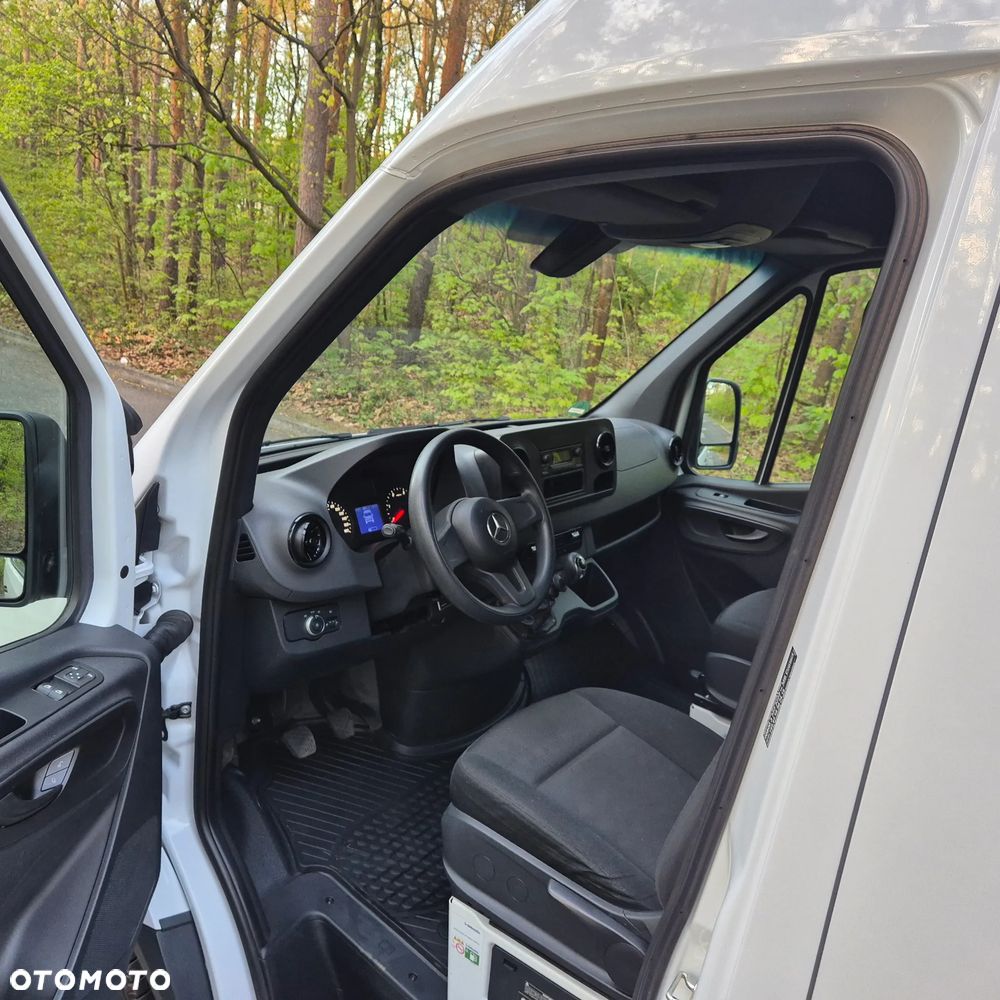 Mercedes-Benz Sprinter - 10