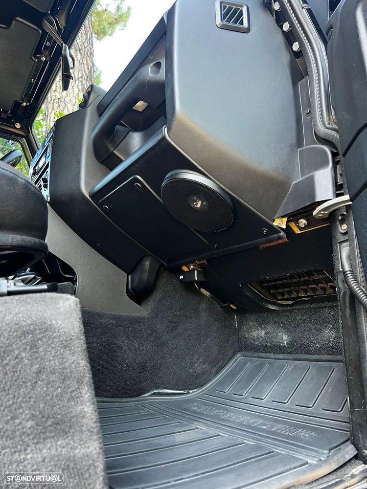 Land Rover Defender 110 CC 2.4 CRD SE - 17