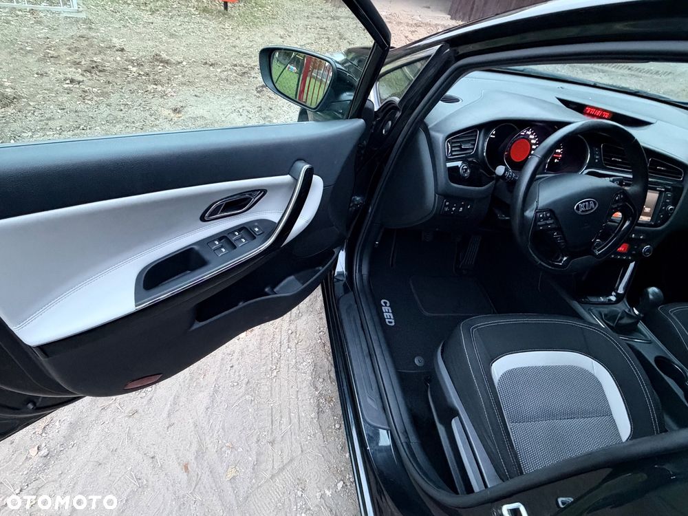 Kia Ceed - 12