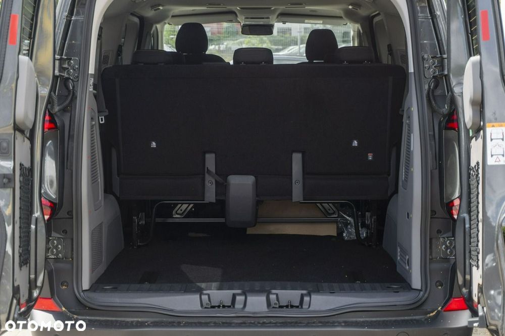 Volkswagen Caravelle - 11